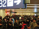 成都双流机场因四川大雾万余人滞留