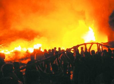 俄货运飞机在巴坠毁造成18人遇难